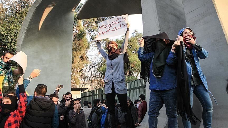 دو دانشجوی بازداشتی آزاد شدند