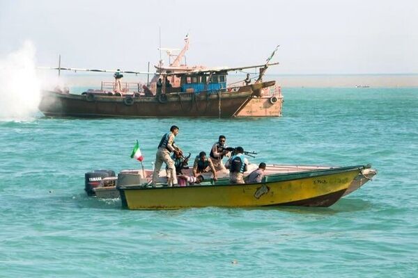 رهایی لنج‌های سرقتی از چنگال دزدان دریایی سومالی توسط ماموران چابهاری