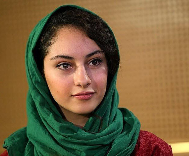 ببینید | چکمه‌های عجیب و لاکچری بازیگر جوان 