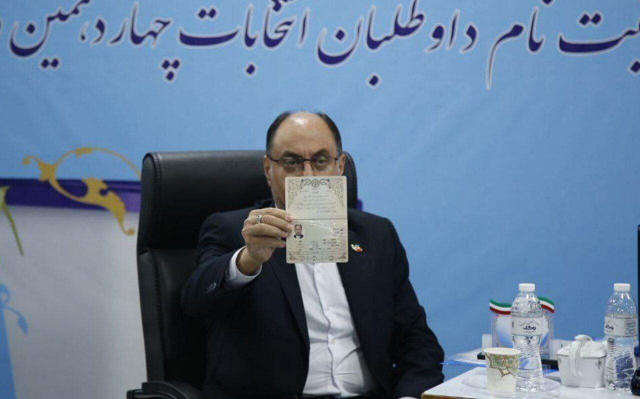 انتقاد تند خبرگزاری تسنیم به وحید حقانیان؛ برخی نقطه ثقل تبلیغاتشان را وابستگی به دفتر مقام معظم رهبری قرار دادند
