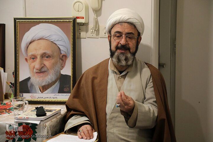 واکنش تند فرزند آیت‌الله بهجت به رفتار طلبه قمی: بر نفس خودت مسطل نشدی، می‌خواهی دیگران را اصلاح کنی، آن هم با عکس گرفتن از ناموس مردم؟