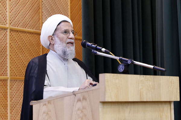 دشمنان به دنبال مسموم کردن ذهن جوانان انقلابی و تکرار واقعه عاشورا هستند