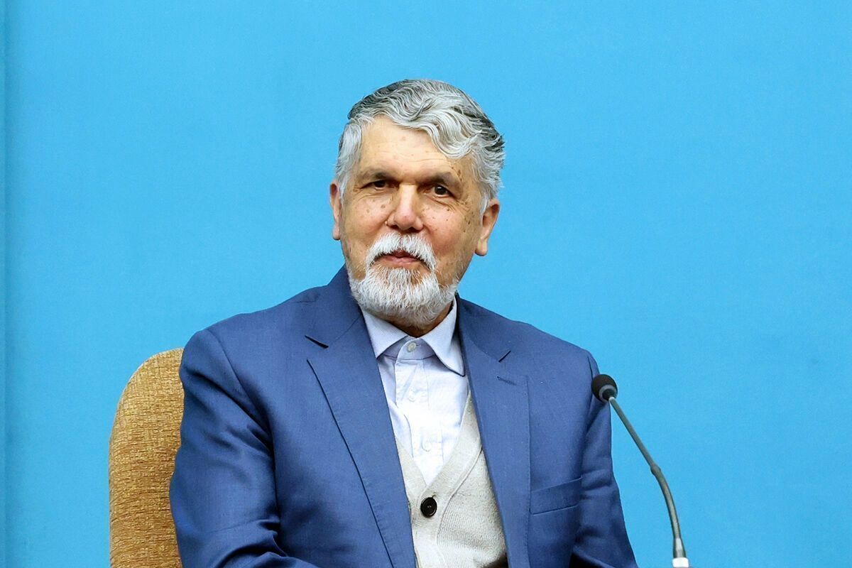 «اعتماد» واکنش فعالان سیاسی و فرهنگی را به سوال مجلس از عباس صالحی، وزیر فرهنگ بررسی کرد؛ کارت زرد، به جای تشکر!