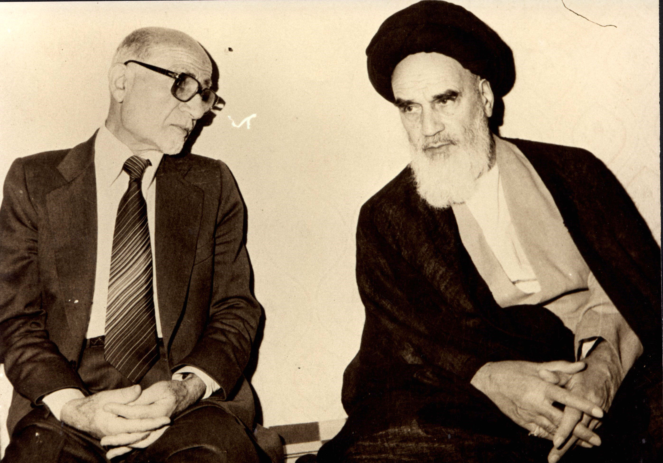 پاسخ مهندس مهدی بازرگان به اصرار امام خمینی و اعضای شورای انقلاب برای پذیرفتن نخست‌وزیری؛ شمر هم به امام حسین یک شب مهلت داد!