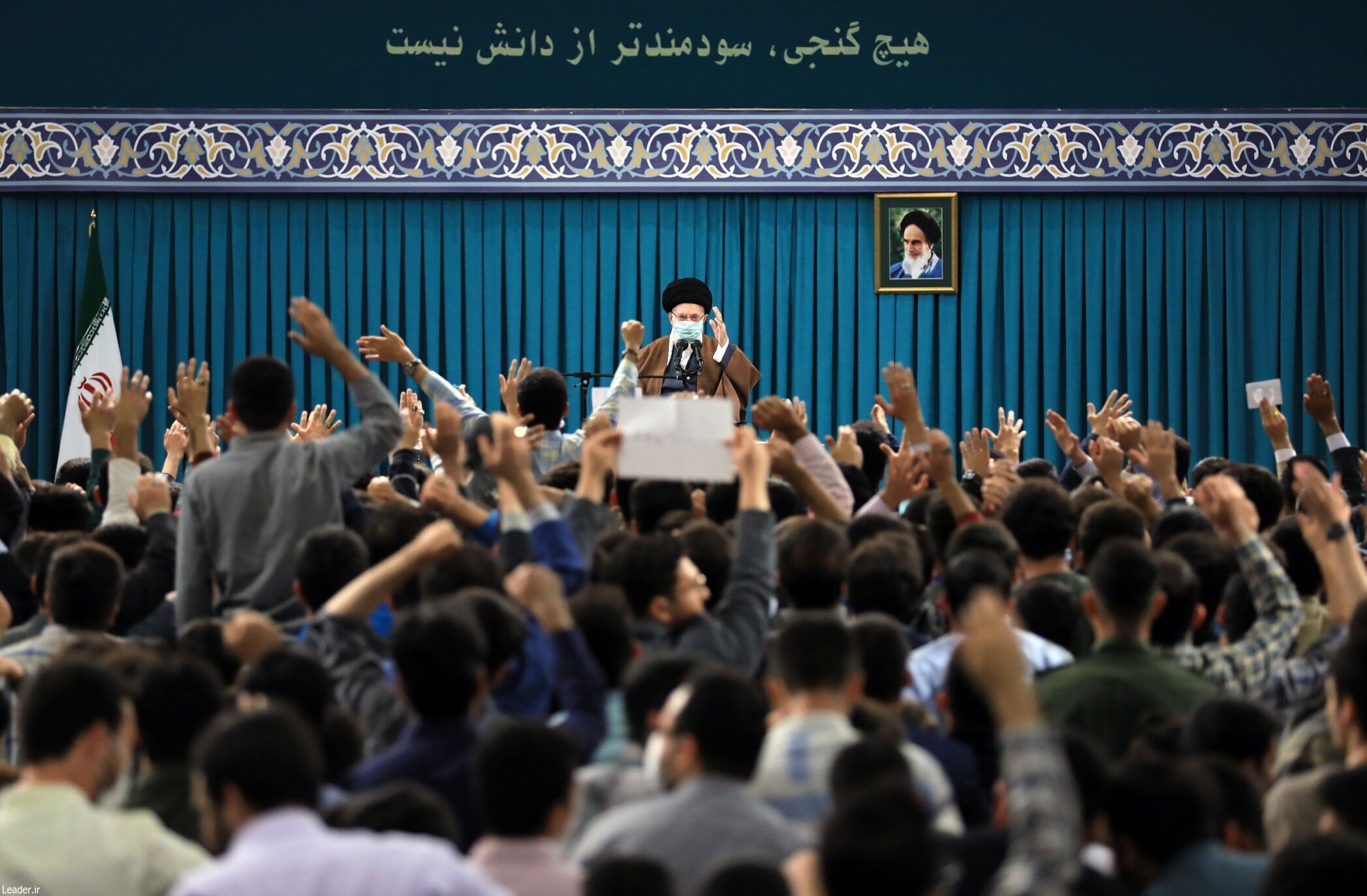 مگر همه‌ مردمی که در رفراندوم شرکت می‌کنند امکان تحلیل آن مسئله را دارند؟