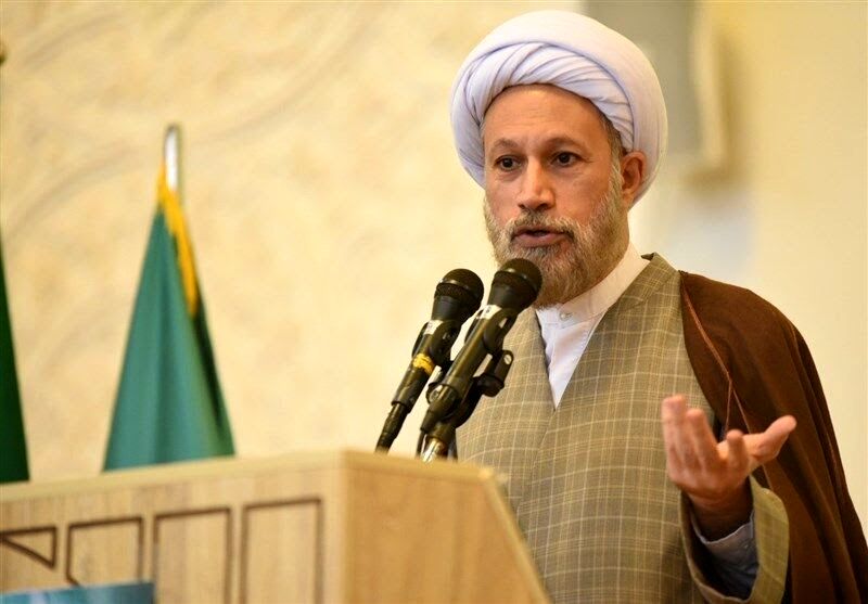 امام جمعه شیراز: در قاموس انقلاب اسلامی جای مطالبه‌گر نیست