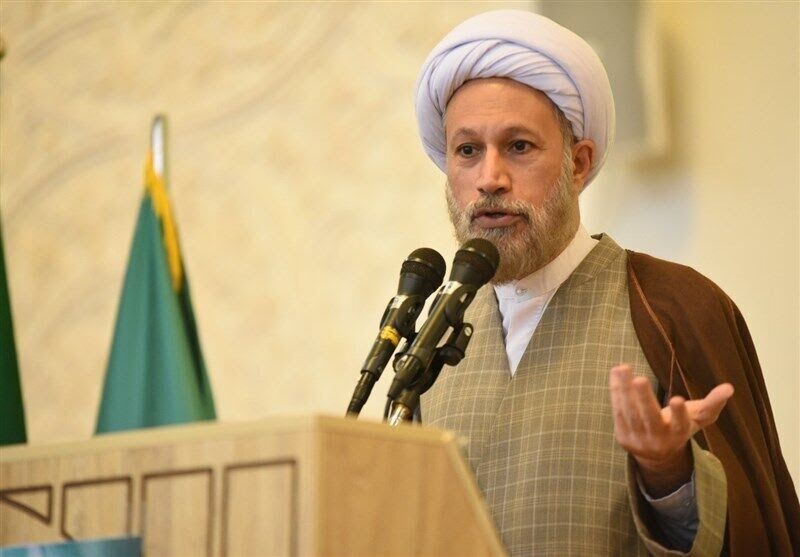 امام جمعه شیراز: در قاموس انقلاب اسلامی جای مطالبه‌گر نیست