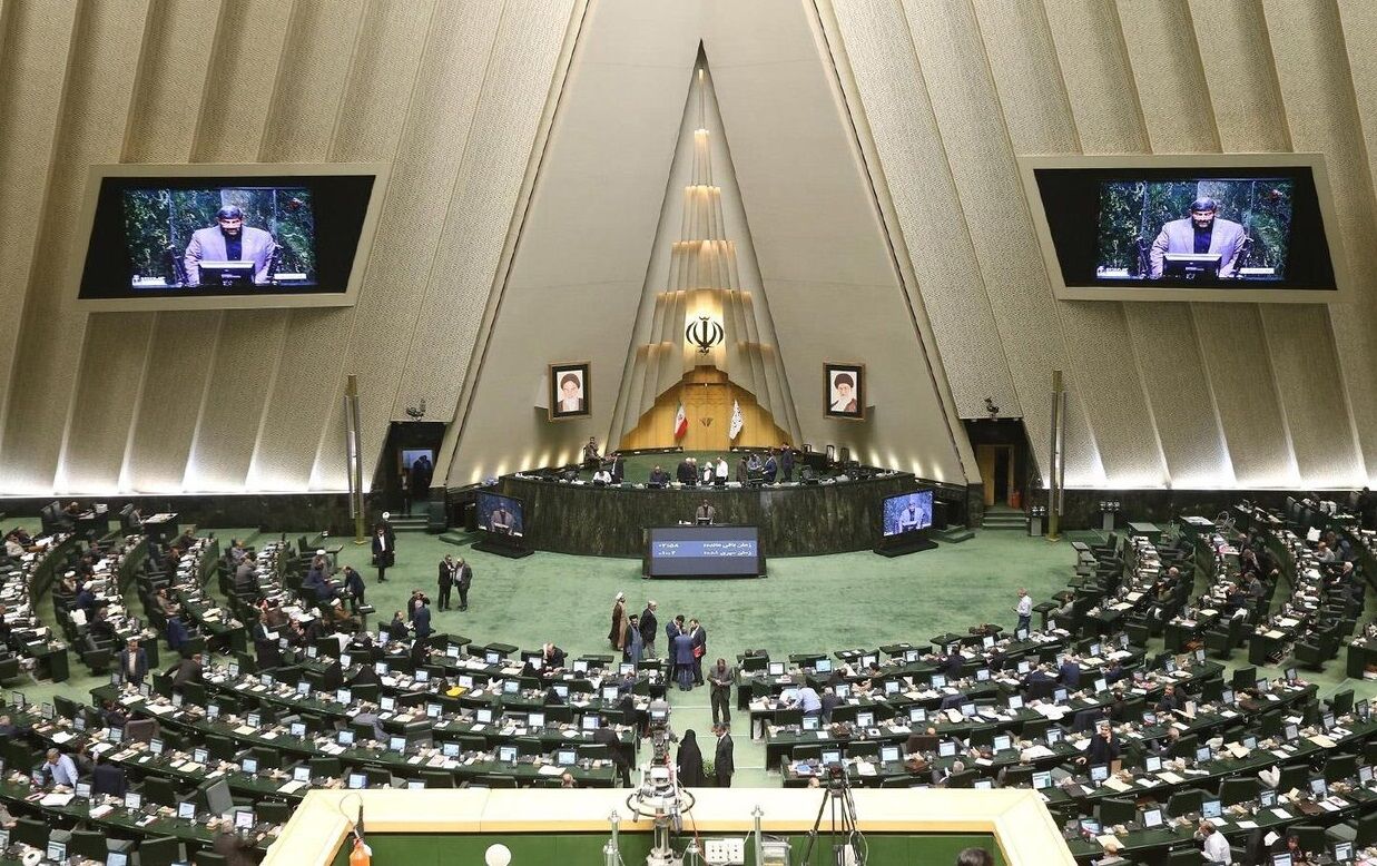 ماجرای سکه‌ گرفتن یکی از نمایندگان در اِزای بازپس‌گیری یک تحقیق و تفحص!