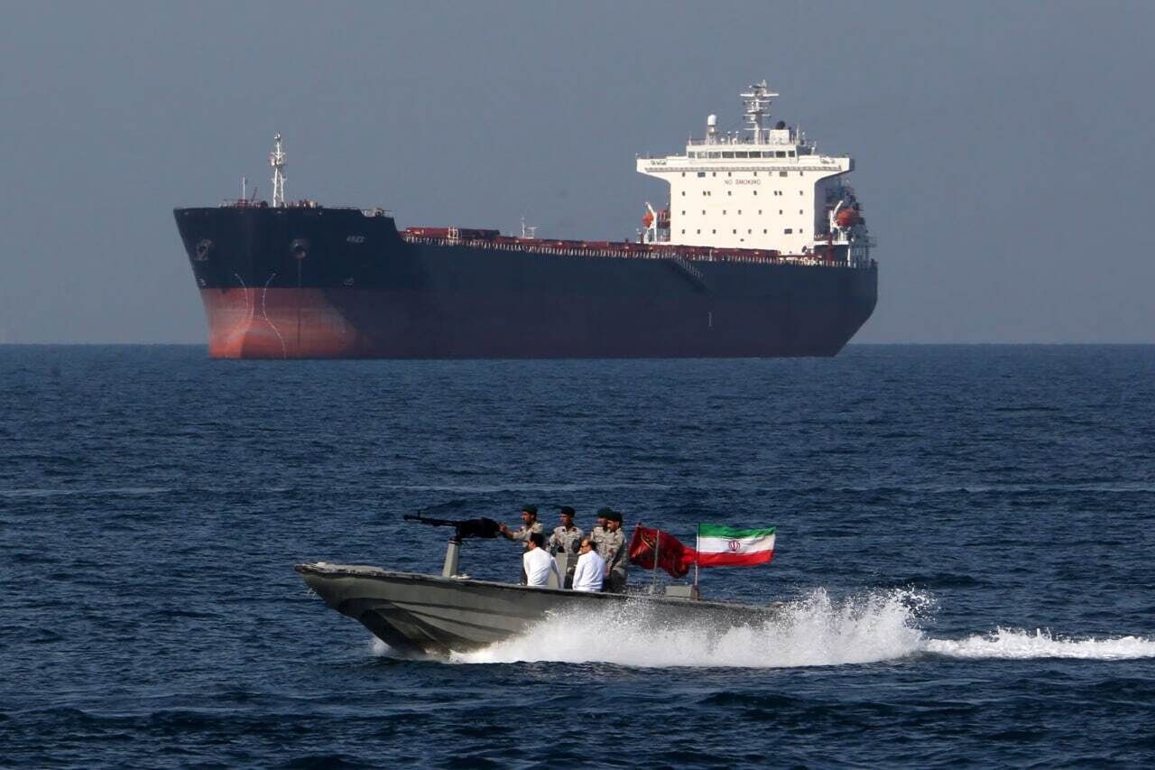 سفیر ایران در باکو: مدیریت تردد در تنگه هرمز تحت کنترل ایران است