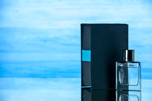 عطرهای مناسب آقایان برای محل کار