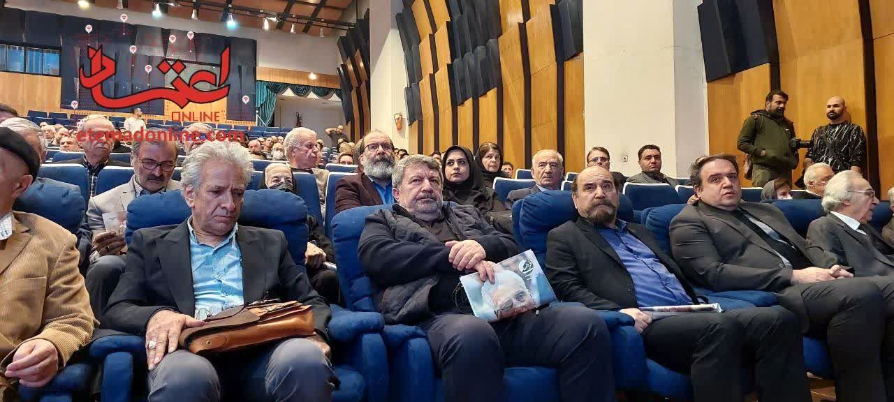 تصاویر اختصاصی «اعتماد آنلاین» از مراسم وداع با استاد محمدعلی ندوشن در دفتر روزنامه اطلاعات