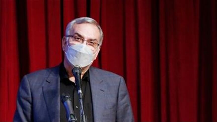 حضور وزیر بهداشت در مناطق زلزله خوی