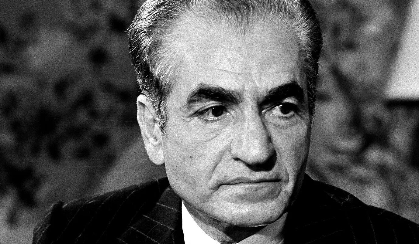 آیا شاه واقعا مخالفان پهلوی را در قفس شیر گرسنه می‌انداخت؟