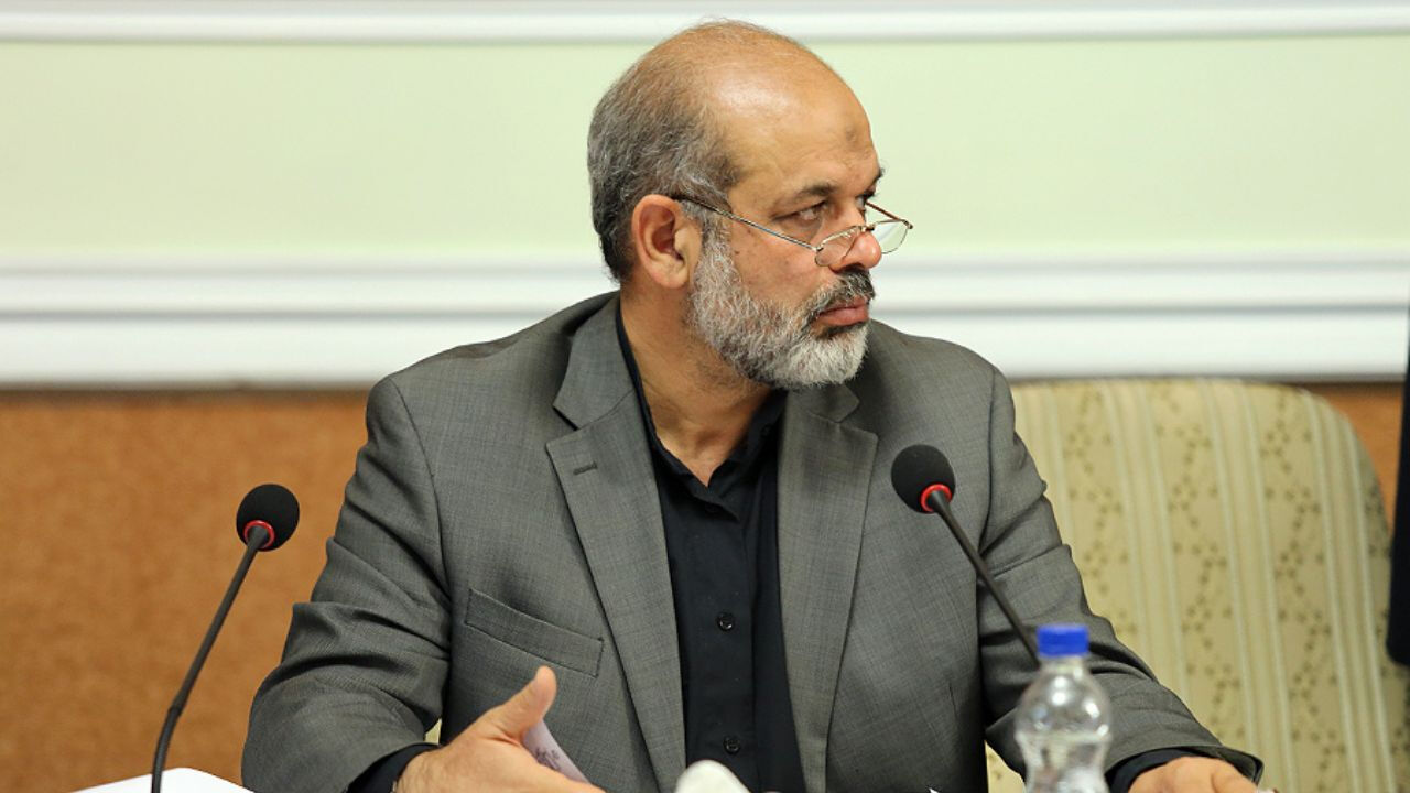 واکنش وزیر کشور به حادثه تروریستی کلانتری زاهدان؛ از دولت همسایه انتظار داریم مراقبت و کنترل کنند