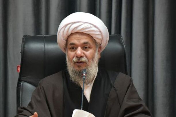 نخبگان مؤثر و متعهد را به بهانه‌های مختلف از قطار انقلاب به بیرون پرتاب کرده‌اند؛ متأسفانه نشانه‌هایی از زدودن دین در جامعه خودنمایی می‌کند