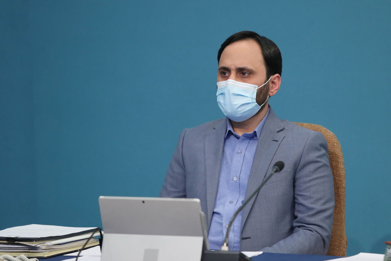 سلیقه برخی، شعار دادن و «هو» کردن به‌جای گفت‌وگو است