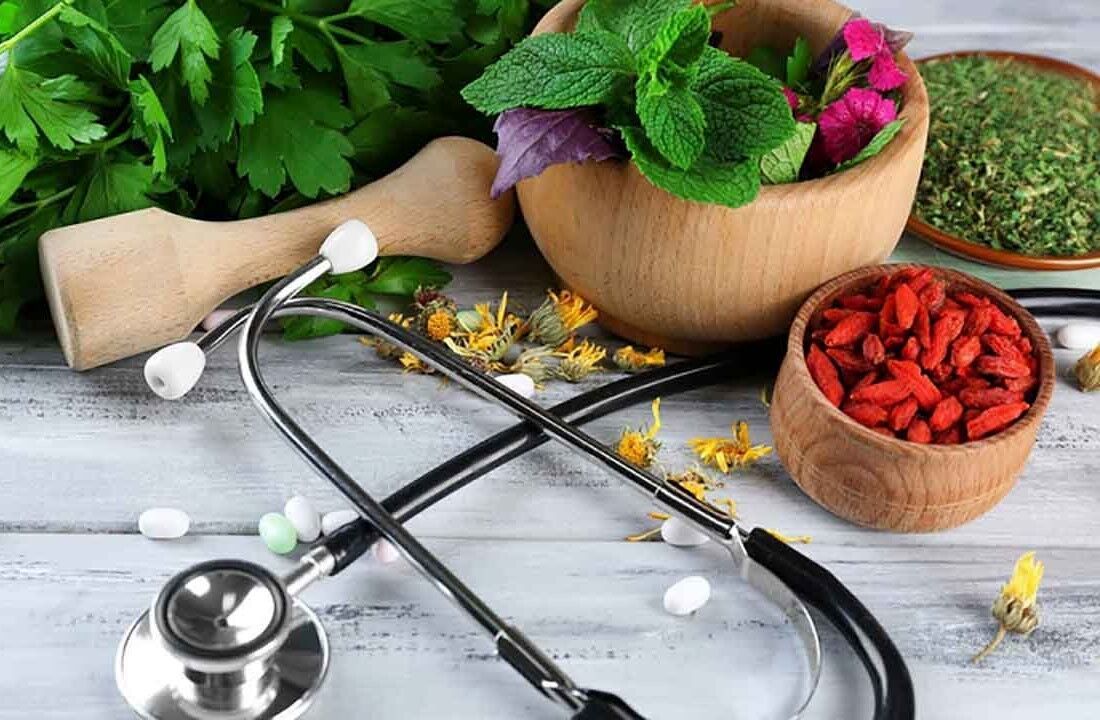 ماجرای تاسیس دانشگاه جعلی پزشکی پدر طب سنتی ایران که اکنون فراری است / «ح.خ» چطور در صداوسیما رشد کرد؟