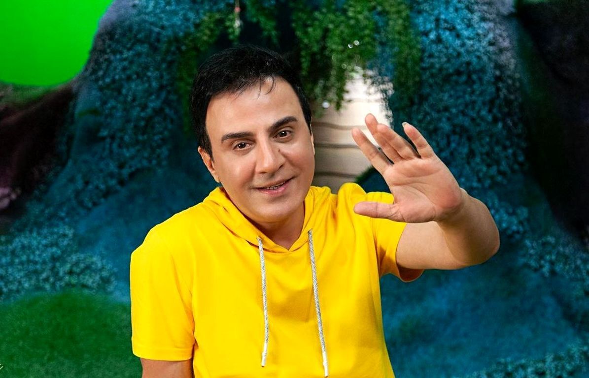 اجرای آهنگ سیب از بانو سیمین غانم توسط عمو پورنگ! + ویدئو