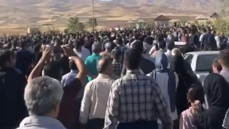 خاکسپاری مهسا امینی در سقز/ سقزی‌ها در بیانیه‌ای مرگ مهسا امینی و شیلر رسولی را محکوم کردند
