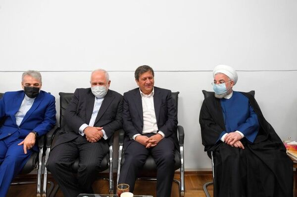 تعدادی از مسئولان و وزرای دولت‌های یازدهم و دوازدهم با روحانی دیدار کردند