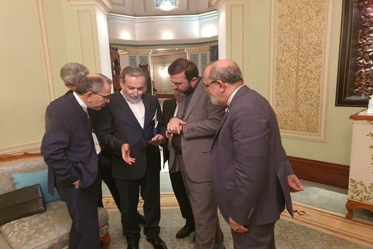 ادعای نیویورک تایمز از جزئیات مذاکرات: ایران پیشنهاد تعلیق فعالیت‌های هسته‌ای و غنی‌سازی را به مدت ۳ تا ۵ سال ارائه خواهد داد؛ پس از آن، ایران به یک کنسرسیوم هسته‌ای منطقه‌ای خواهد پیوست/  سطح غنی‌سازی ۱.۵ درصدی را برای تحقیقات پزشکی حفظ خواهد شد