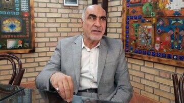 احمدی‌نژاد می‌خواهد اگر بتواند، برای نظام دردسر ایجاد کند؛ مسئولین از او سند و مدرک دارند اما نمی‌دانم چرا رو نمی‌کنند!