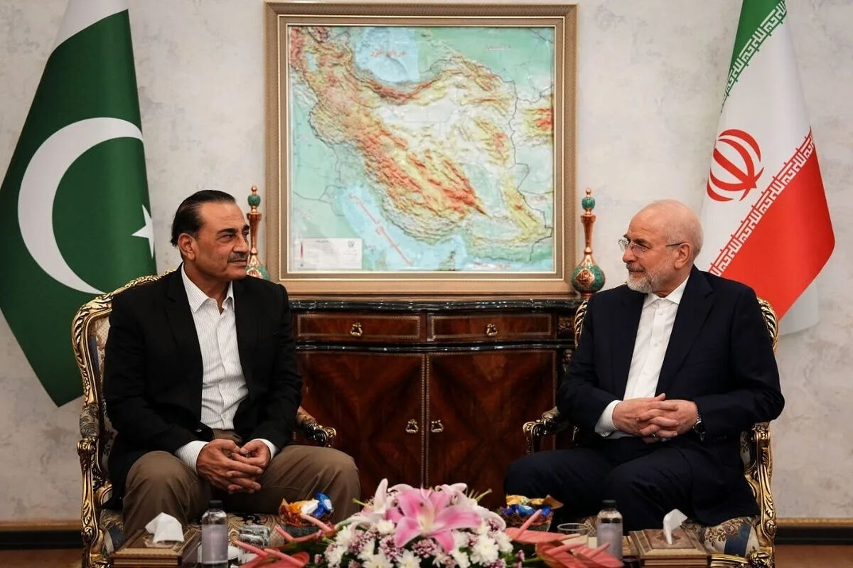 رئیس کمیته روابط خارجی مجلس: عاصم منیر از طرف آمریکا پیام داده که ایران به تفاهم‌نامه برگردد/ به نظر می‌رسد اصلی‌ترین هدف سفر وی، احیای روند سیاسی متوقف شده است/ آمریکایی‌ها از عاصم منیر خواسته‌اند که با ایران گفت‌و‌گو کند تا تهران وارد فضای سیاسی شود