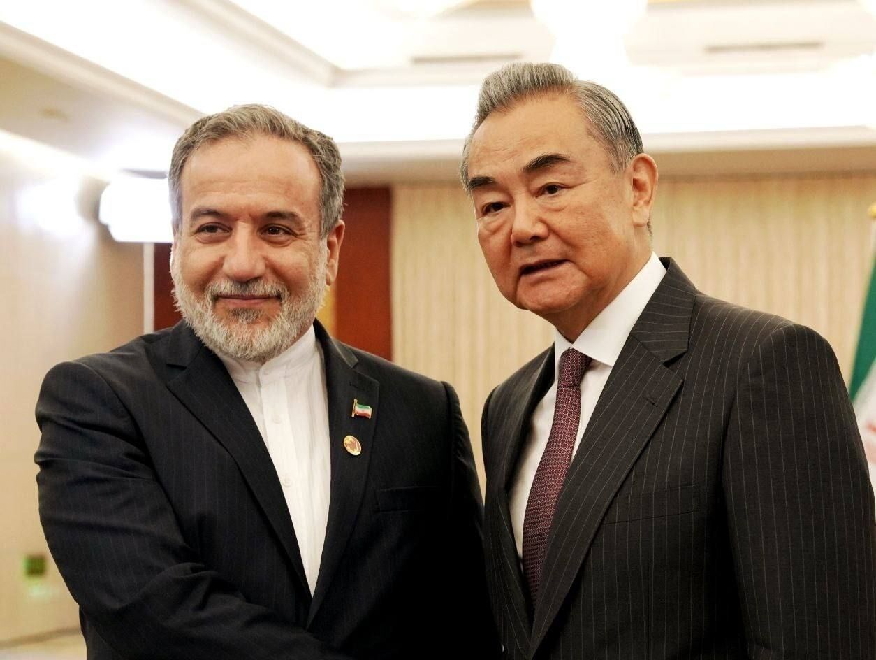 عراقچی: مسئولیت اجرای کامل و حسن اجرای مفاد این تفاهم، به‌ویژه در زمینه پایان دادن به جنگ در تمامی جبهه‌ها، بر عهده آمریکاست / امیدوارم ایران و چین از فرصت‌های این تفاهم‌نامه برای توسعه روابط خود به ویژه در حوزه‌های انرژی و اقتصادی بهره‌مند شوند