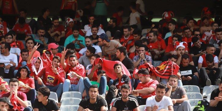 تجمع هواداران پرسپولیس مقابل مجلس؛ درخواست استیضاح وزیر ورزش 