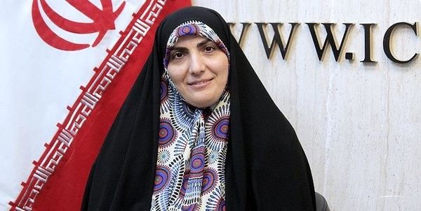 اینکه بخواهیم به زور حجاب را به کسی تحمیل کنیم ناشایست است؛ به ویژه در مدارس