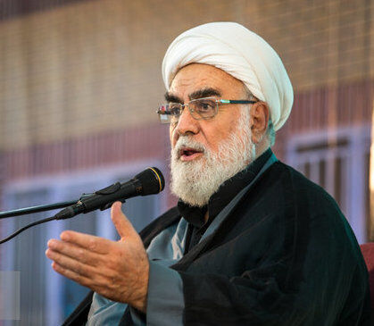 فضای مجازی جوانان ما را تهدید می‌کند؛ نمازجمعه پادزهر آن است