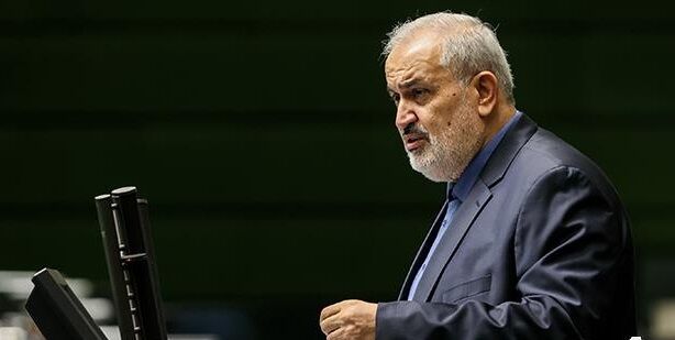 روزنامه دولت عقب‌نشینی کرد؛ خودروساز گران‌فروش را دوست نداریم، وزیر صمت را دوست داریم