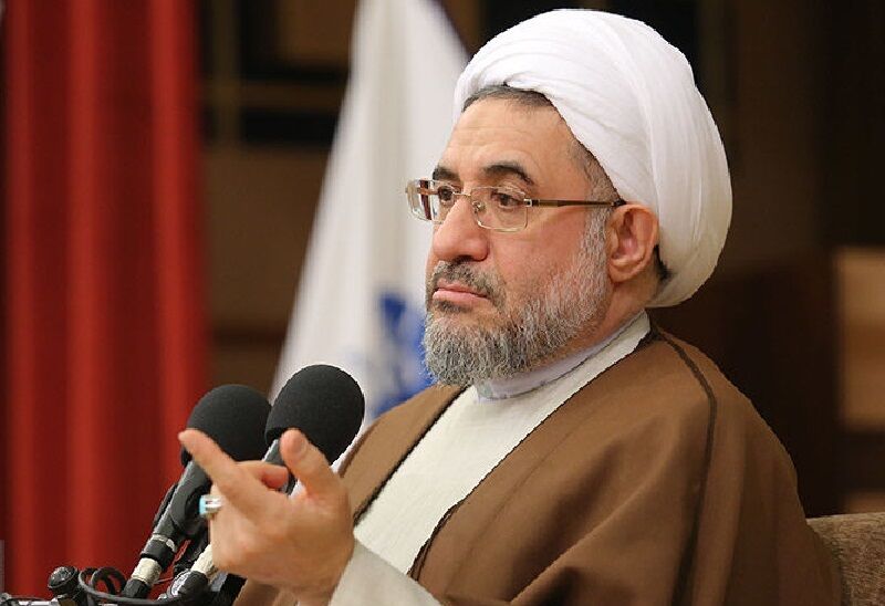 زن بی‌حجاب، در بند شهوت دیگران و ارضای آنان است / بی‌حجابی، کرونای معنوی است