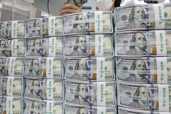 پیش ‌بینی قیمت دلار پنجشنبه ۷ آبان ۱۴۰۵ / امید به توافق از فشار صعودی بازار می‌کاهد