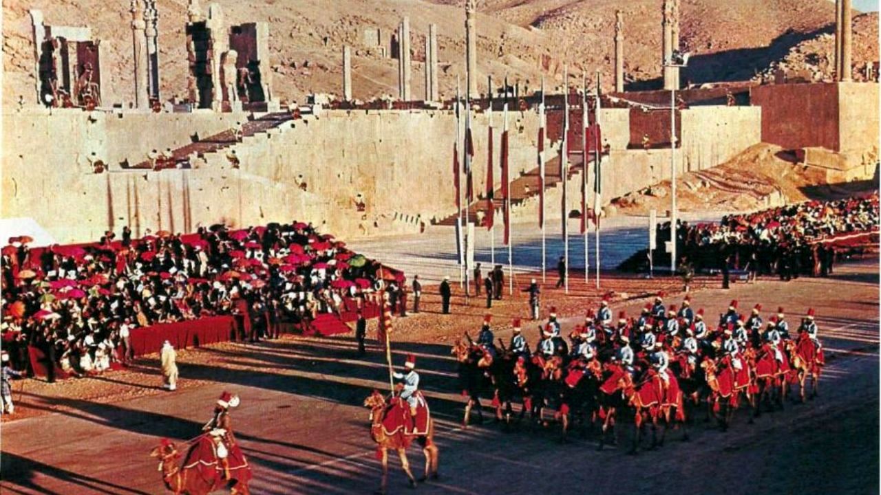 جشن‌های 2500 ساله شاهنشاهی برای اولین‌بار برگزار شد+عکس