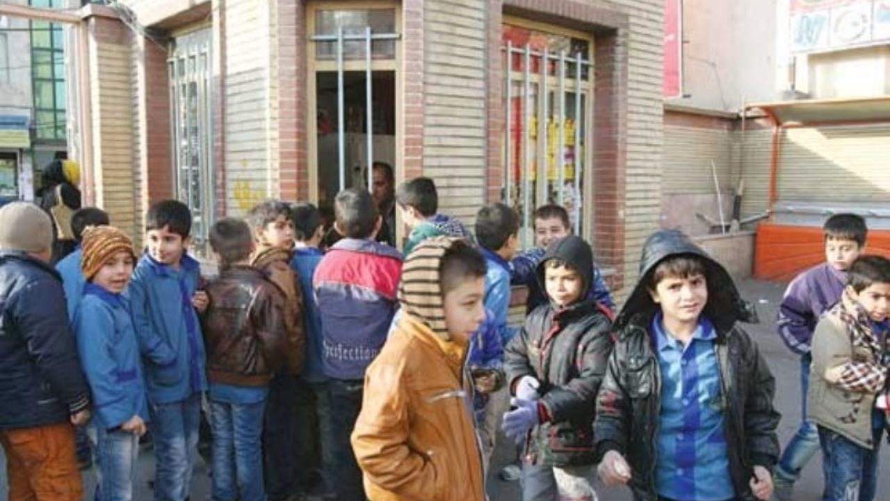 18 خوراکی ممنوعه برای بوفه مدارس