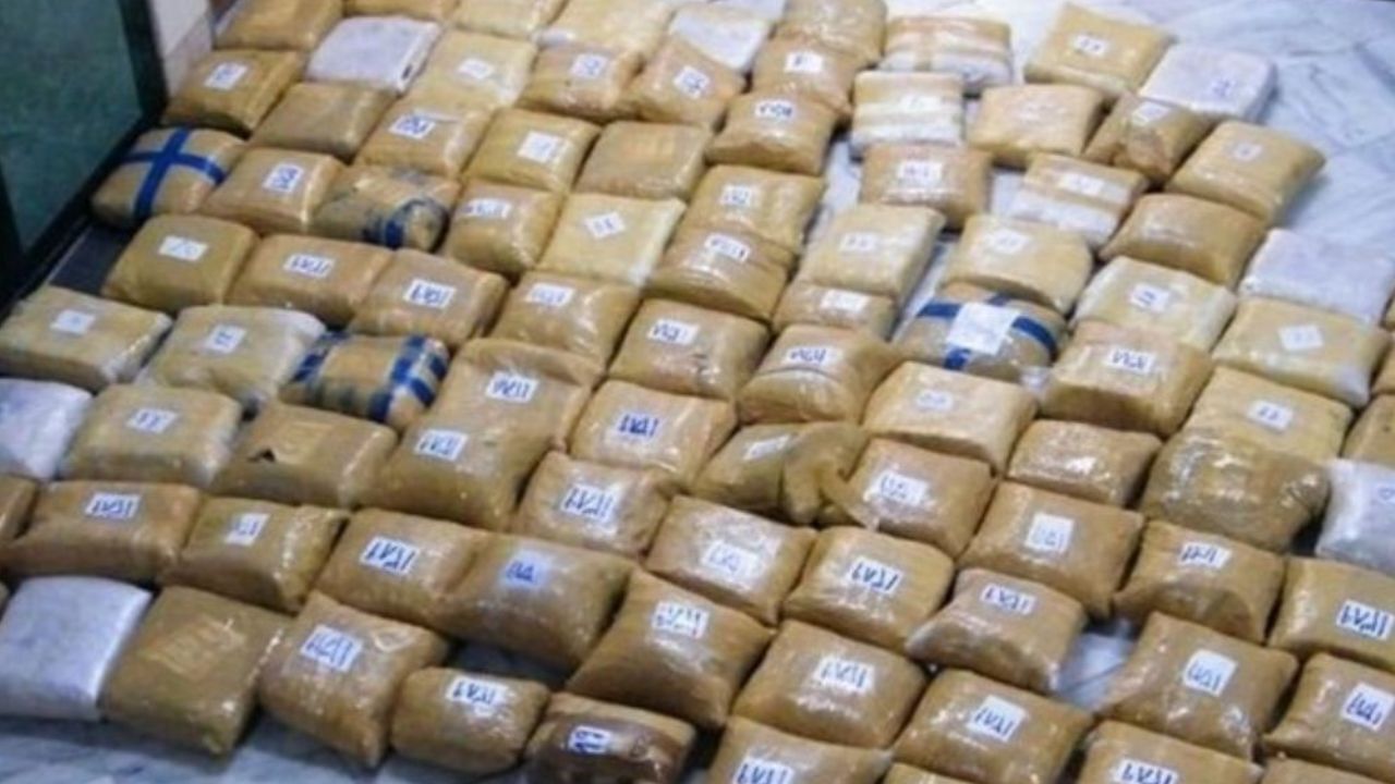 با توقیف 2 فروند شناور، یک تن مواد مخدر کشف شد