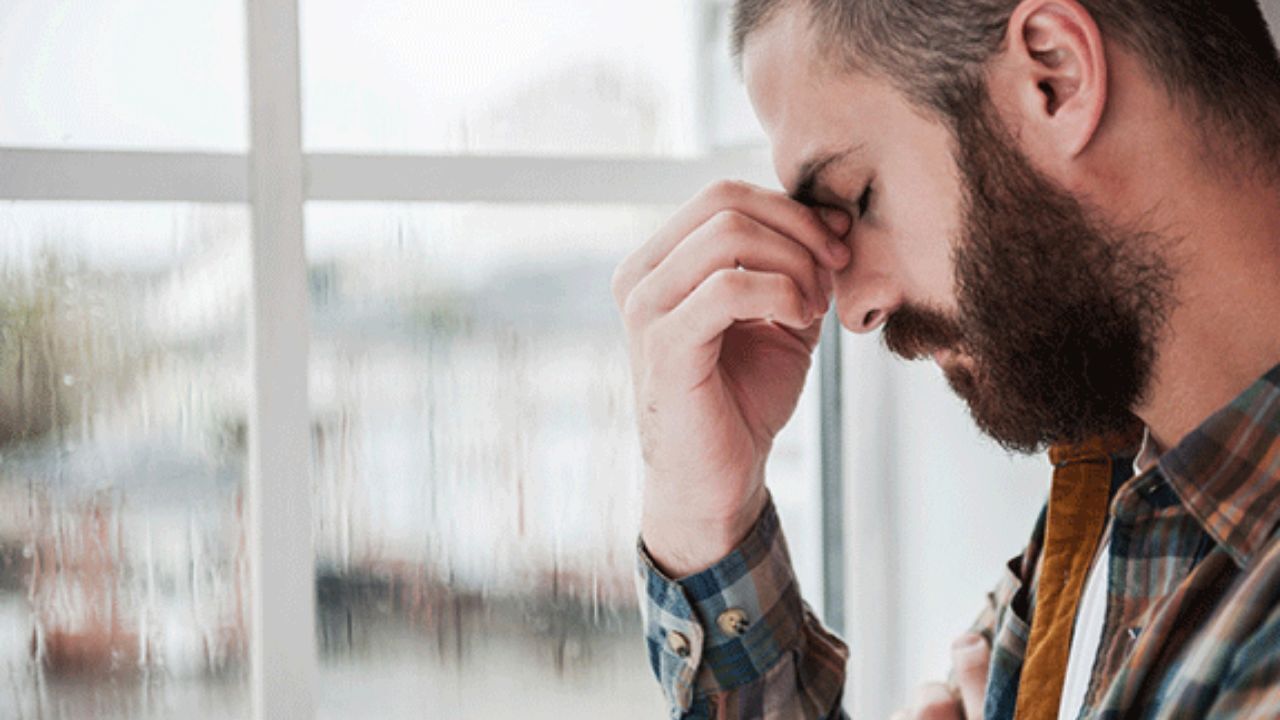 چرا در پاییز و زمستان افسرده می‌شویم؟