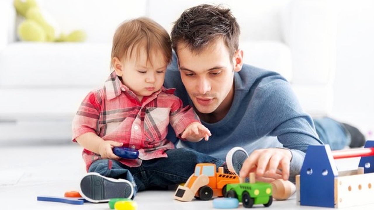 با کودکم بازی کنم؟