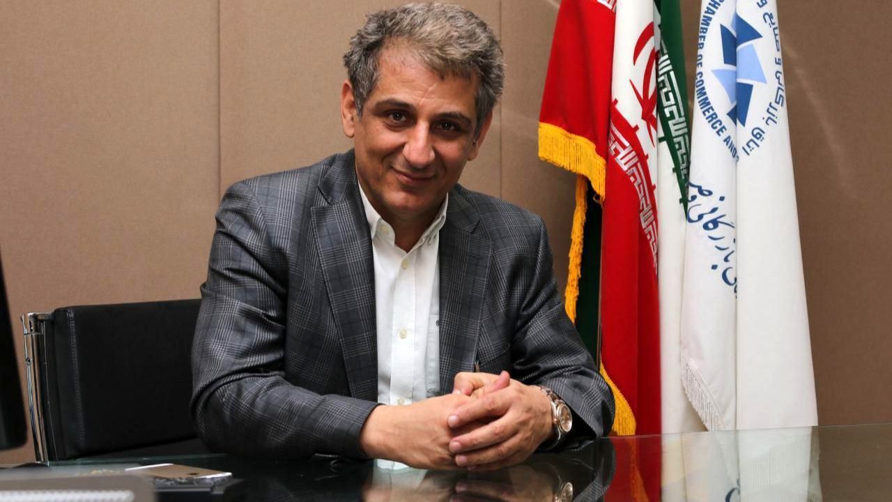 دولت تولید را رها کرده و مدام حرف از بسته حمایتی می‌زند
