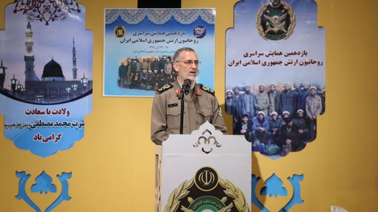 روحانیون باید سنگ صبور کارکنان باشند/ توقع رهبر انقلاب از عقیدتی سیاسی ارتش، کار 10 برابری است
