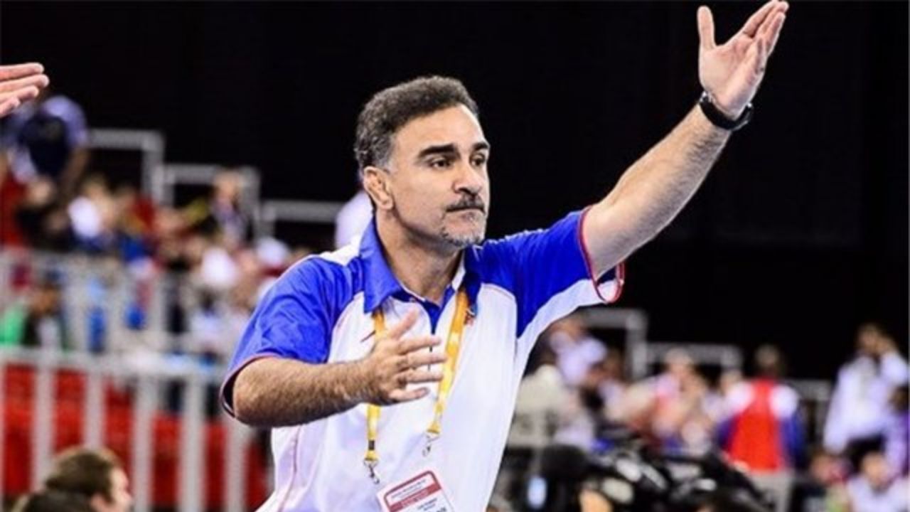 مدیون محمد بنا هستم