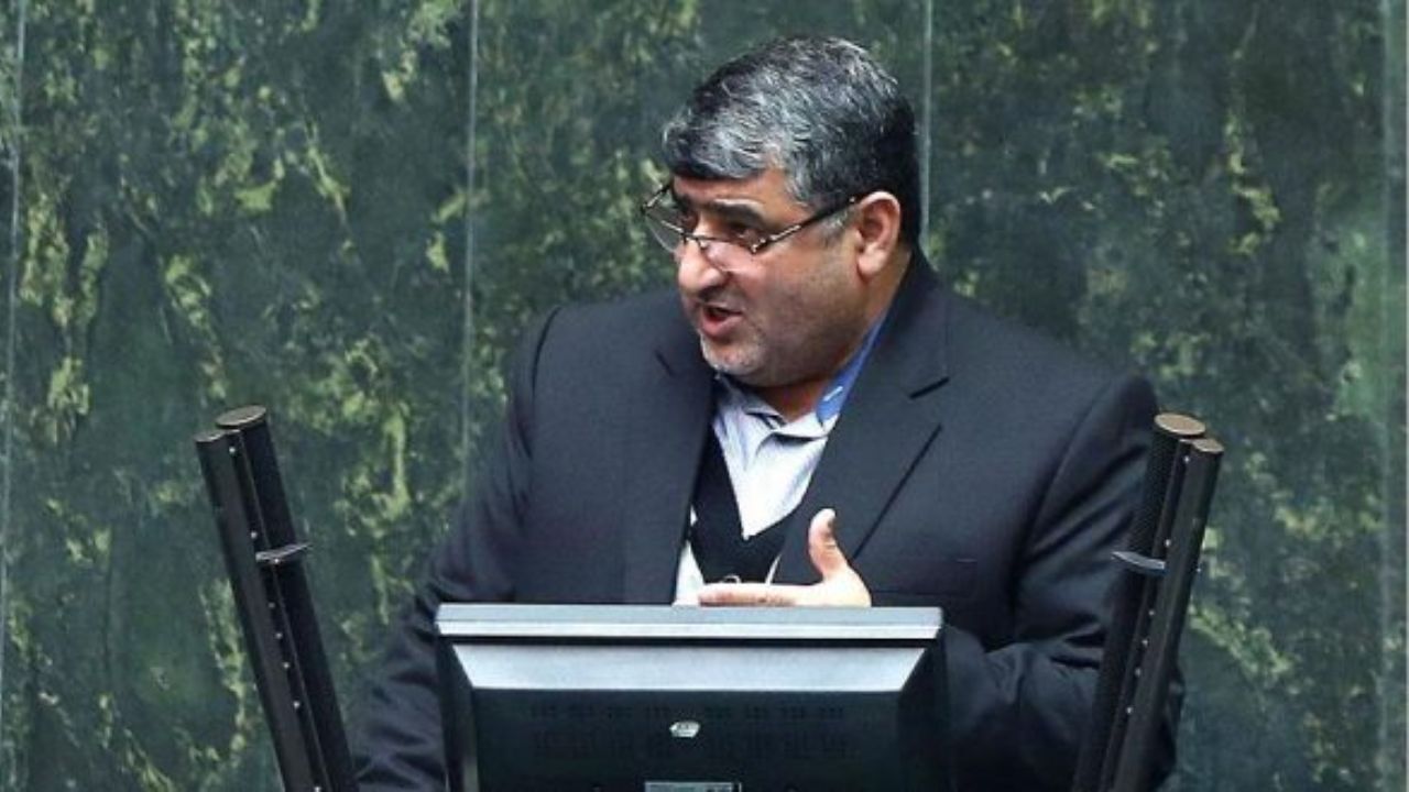 دلخوش: برادرم لاهوتی! از دست تو چرچیل به تنگ آمده است/ لاهوتی: صدبار تو را گفتم دلخوش! کم خور دو سه پیمانه