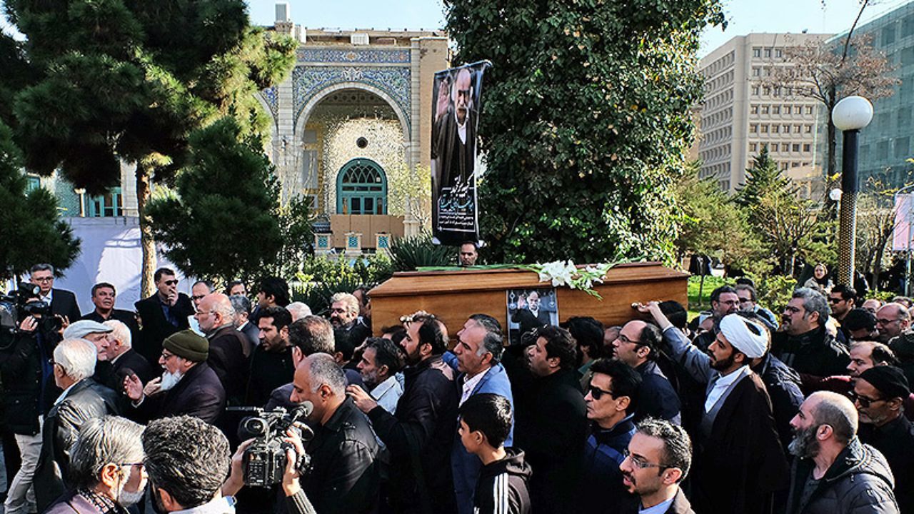 پیکر ابوالفضل زرویی با حضور هنرمندان تشییع شد