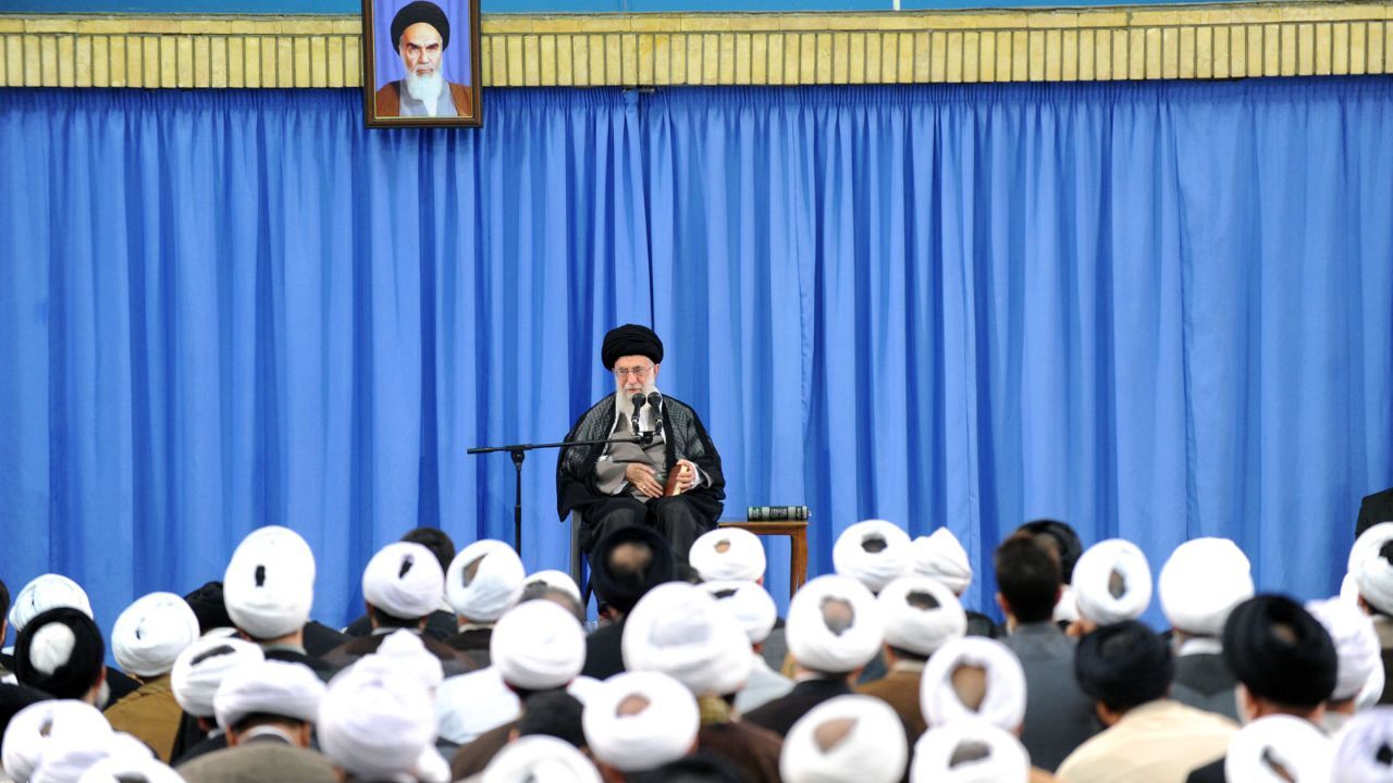 قانون منع به‌کارگیری بازنشستگان قانون خوبی است اما اطلاق آن درست نیست/ نمایندگان جوری قانون را اصلاح کنند که مجبور نشوند به اجازه‌ رهبری متوسل بشوند