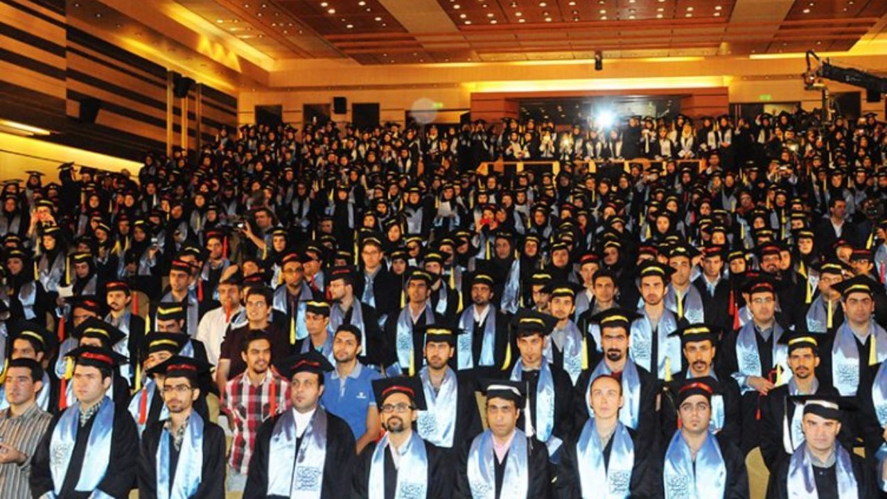 بازنشستگان دور دانشگاه را خط بکشند