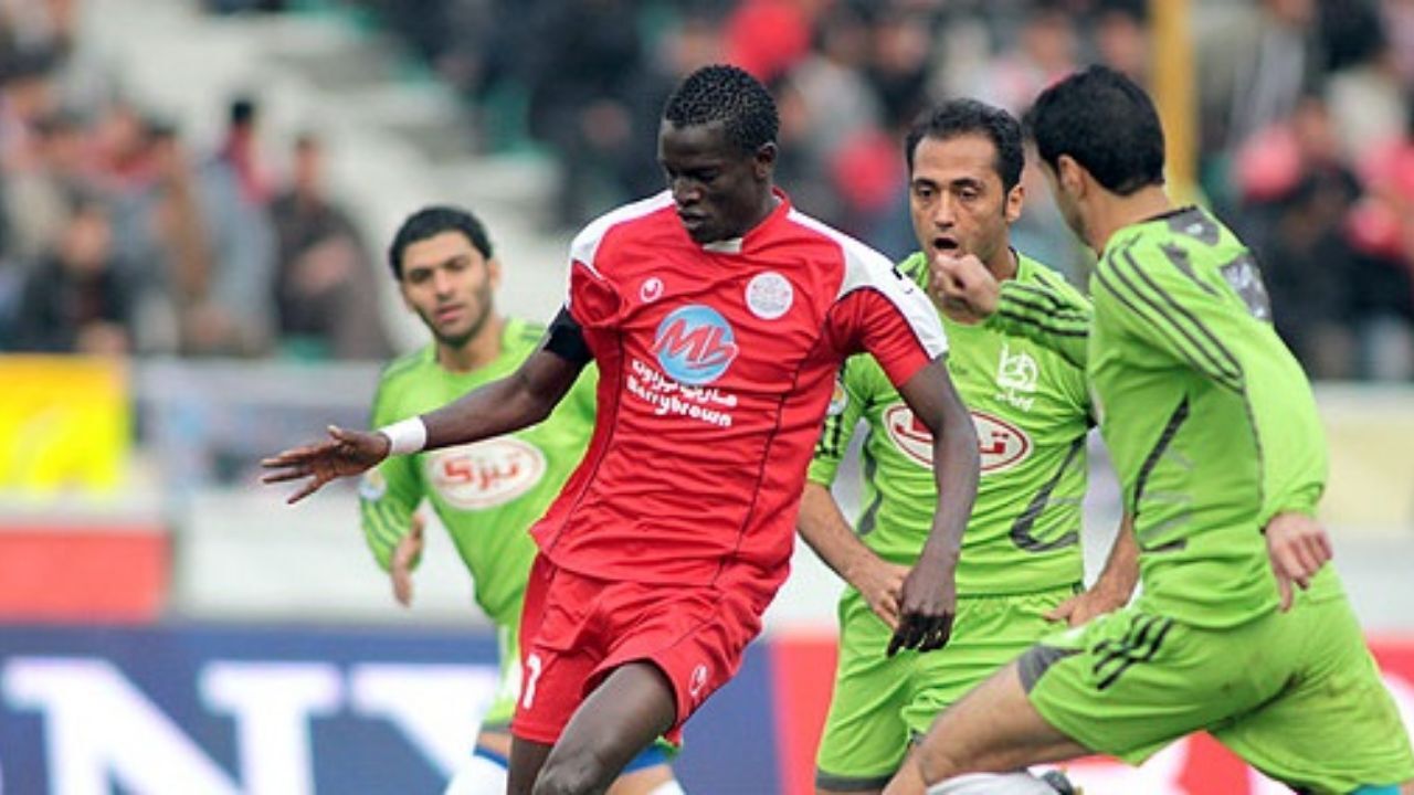 استقلال به دنبال جذب مهاجم پیشین پرسپولیس