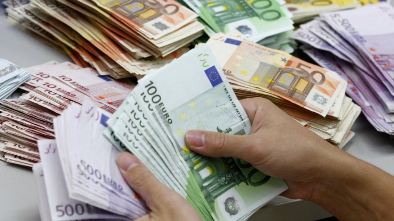 دلار تا آخر هفته  9 هزار تومان می شود