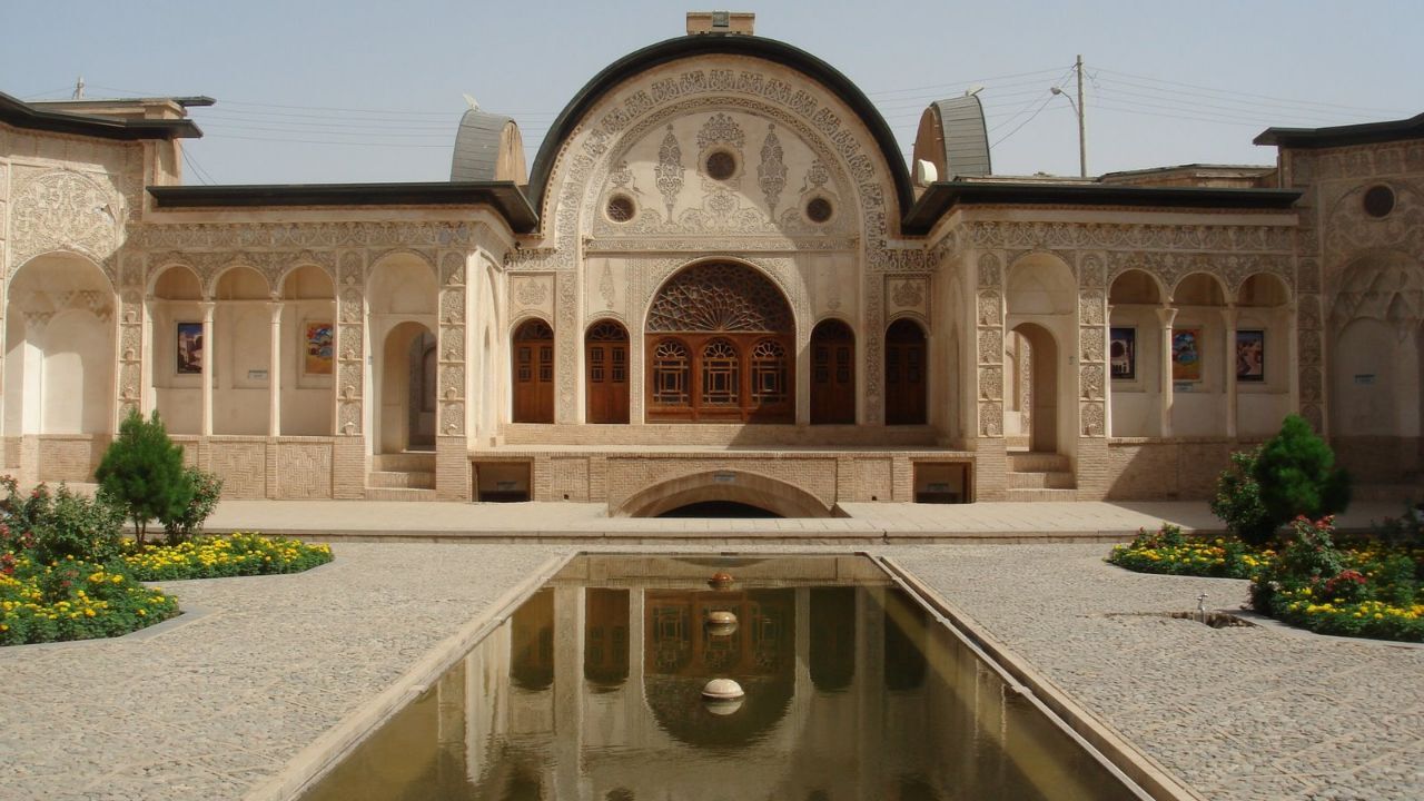 چند هزار بنای تاریخی در کشور وجود دارد؟