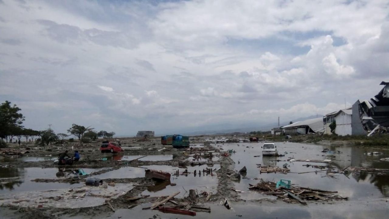 سونامی مرگبار جان 43 نفر را در اندونزی گرفت